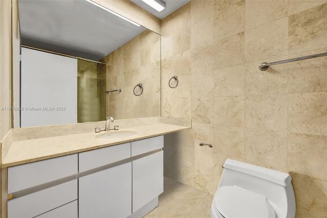 808 E Brickell Key Dr 2104, Miami, FL 33131