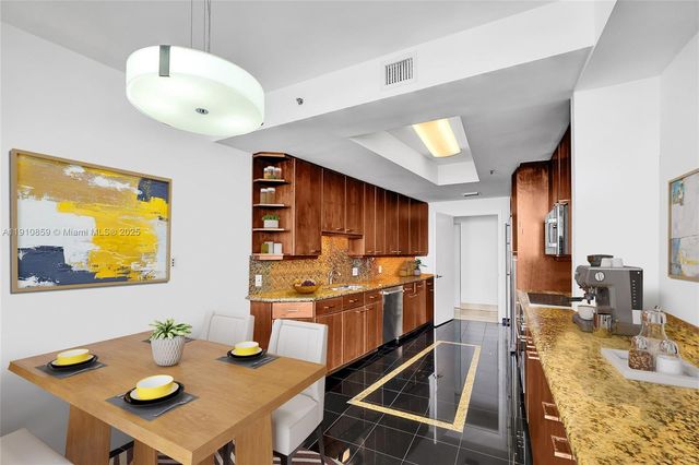 808 E Brickell Key Dr 2104, Miami, FL 33131