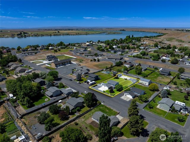 7690 Mcdougall Avenue NE, Moses Lake, WA 98837
