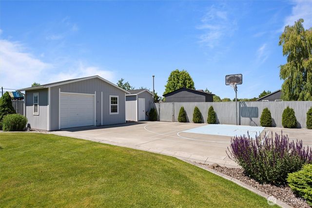 7690 Mcdougall Avenue NE, Moses Lake, WA 98837