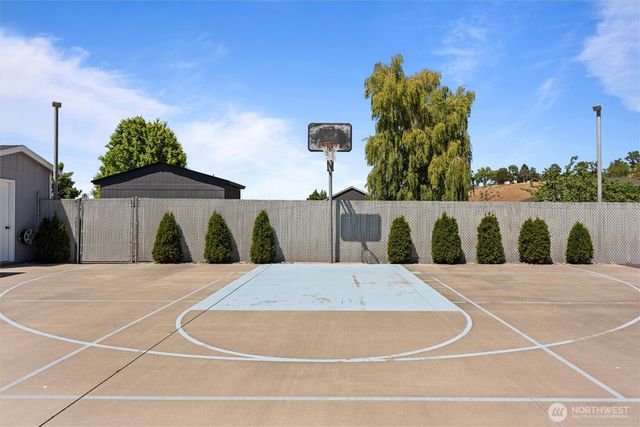 7690 Mcdougall Avenue NE, Moses Lake, WA 98837