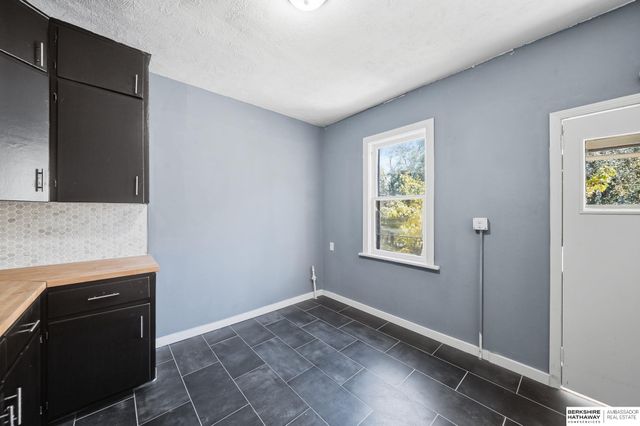 1775 S 9 Street, Omaha, NE 68108