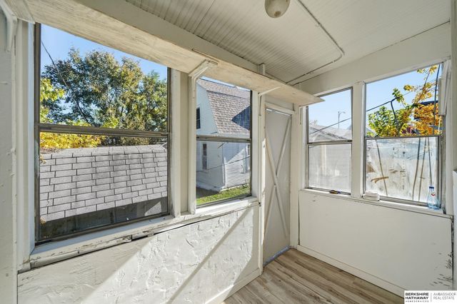 1775 S 9 Street, Omaha, NE 68108