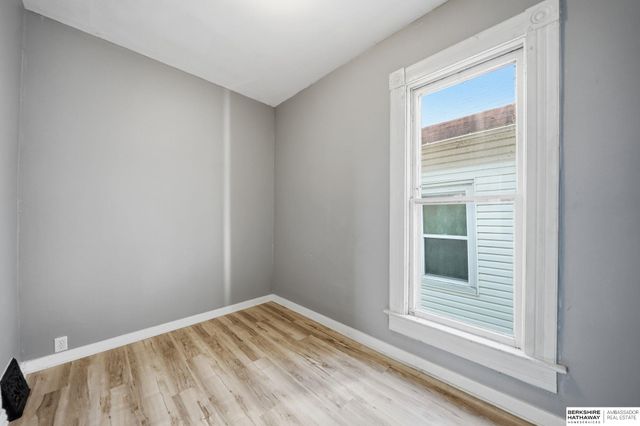 1775 S 9 Street, Omaha, NE 68108