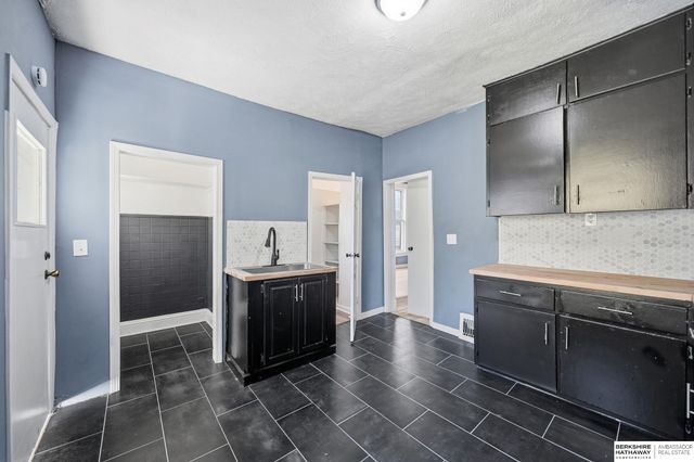 1775 S 9 Street, Omaha, NE 68108