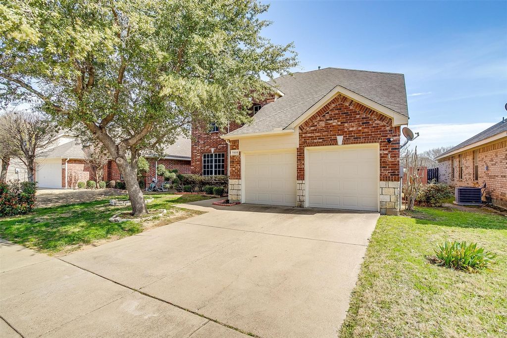 7808 Quiet Waters Drive, Arlington, TX 76016