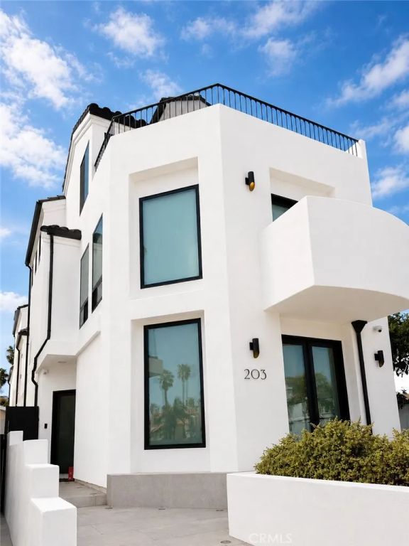 203 21st, Huntington Beach, CA 92648