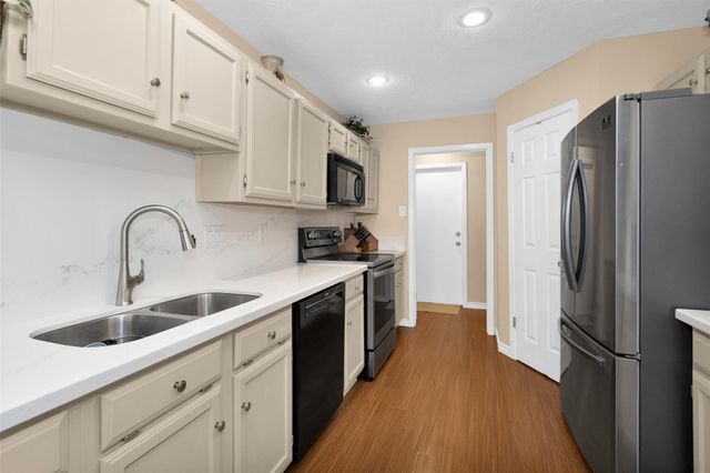 315 Thistlewood Court, League City, TX 77573