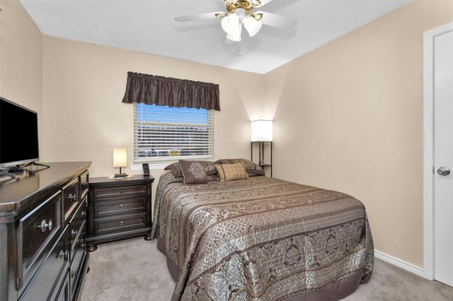 315 Thistlewood Court, League City, TX 77573