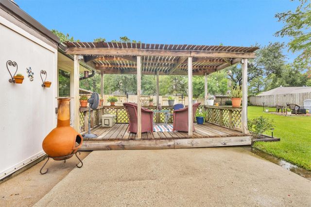 315 Thistlewood Court, League City, TX 77573