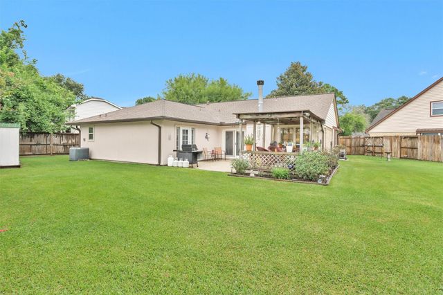 315 Thistlewood Court, League City, TX 77573