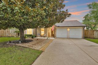 315 Thistlewood Court, League City, TX 77573