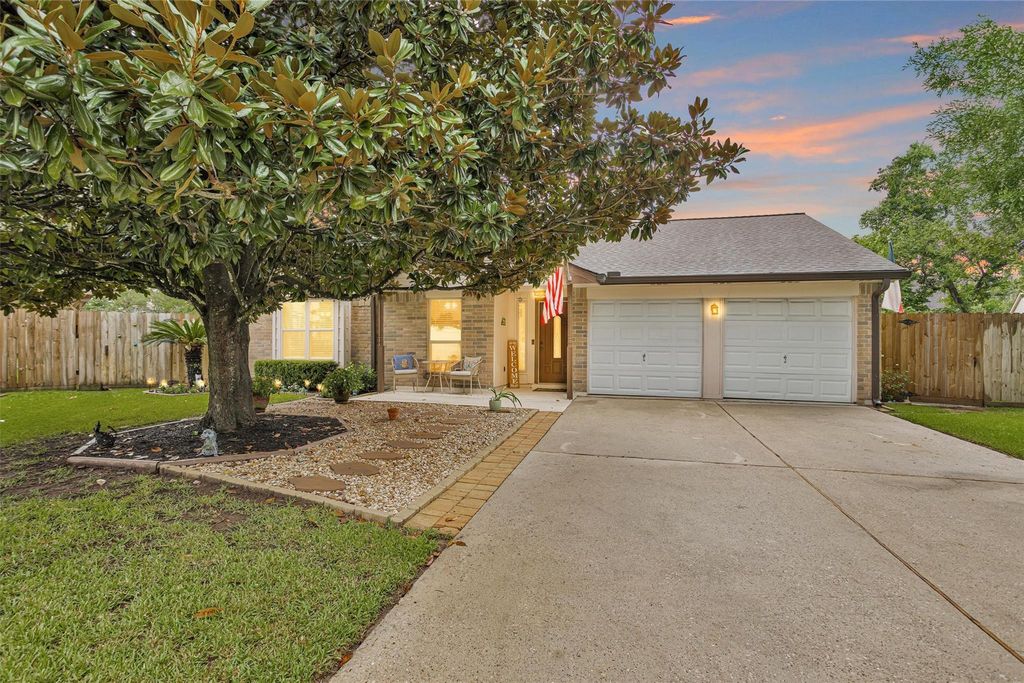 315 Thistlewood Court, League City, TX 77573
