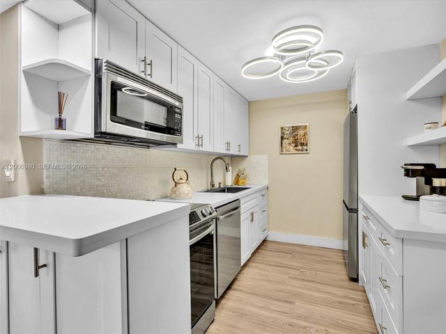 20301 W Country Club Drive 622, Aventura, FL 33180
