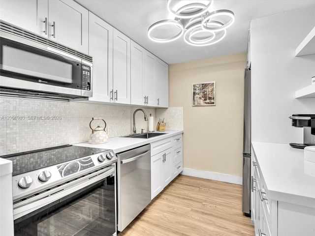 20301 W Country Club Drive 622, Aventura, FL 33180