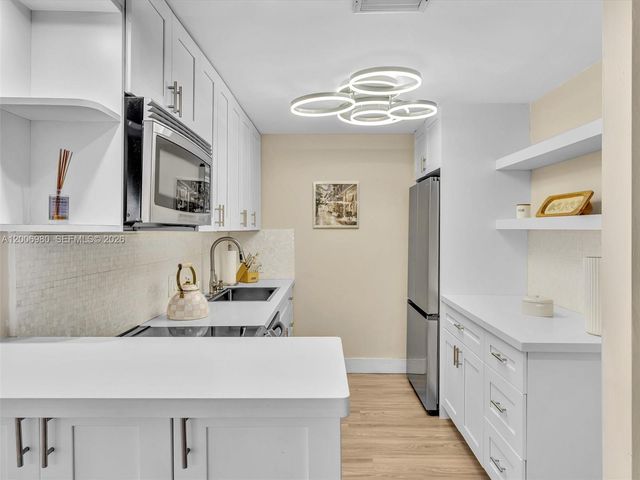 20301 W Country Club Drive 622, Aventura, FL 33180