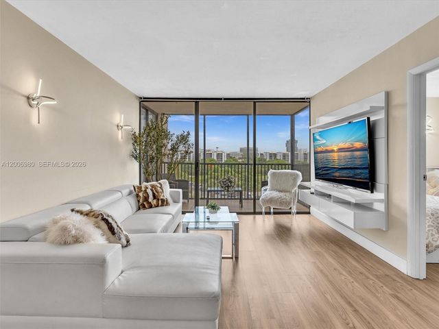 20301 W Country Club Drive 622, Aventura, FL 33180
