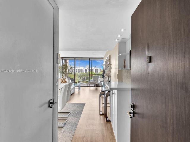 20301 W Country Club Drive 622, Aventura, FL 33180