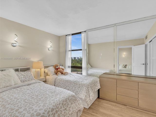 20301 W Country Club Drive 622, Aventura, FL 33180