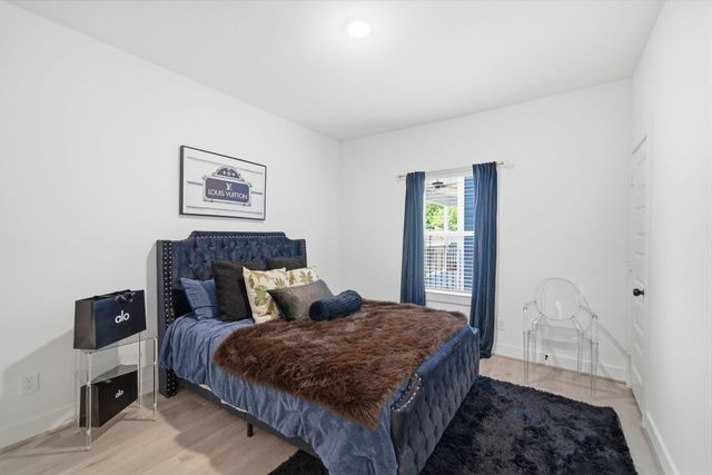 1352 W 24th Street, Houston, TX 77008