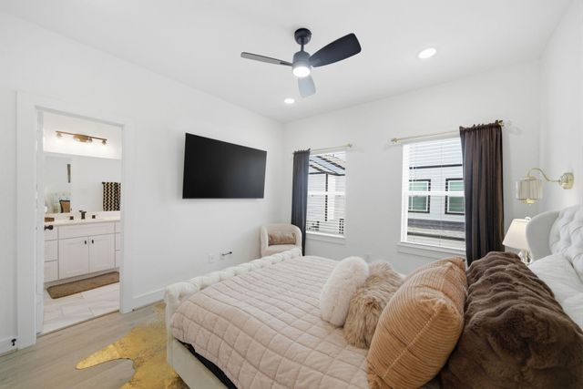 1352 W 24th Street, Houston, TX 77008