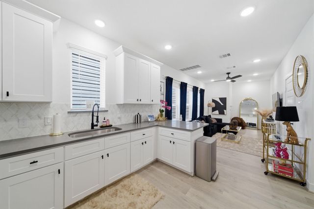 1352 W 24th Street, Houston, TX 77008