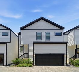 1352 W 24th Street, Houston, TX 77008