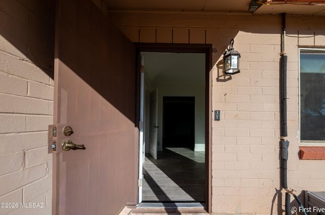 2011 S Kelvin Stravenue, Tucson, AZ 85713