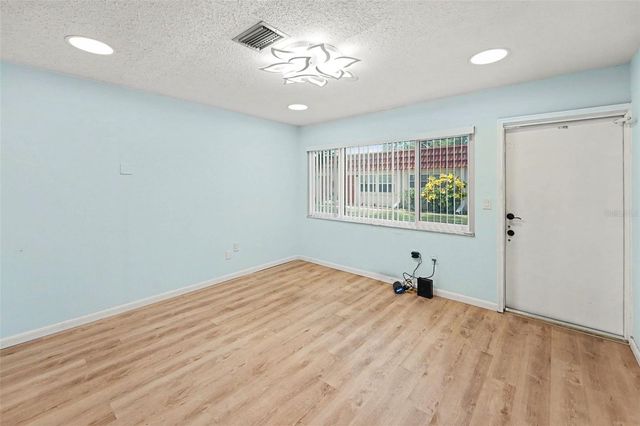 5870 38TH AVENUE N 43, St Petersburg, FL 33710