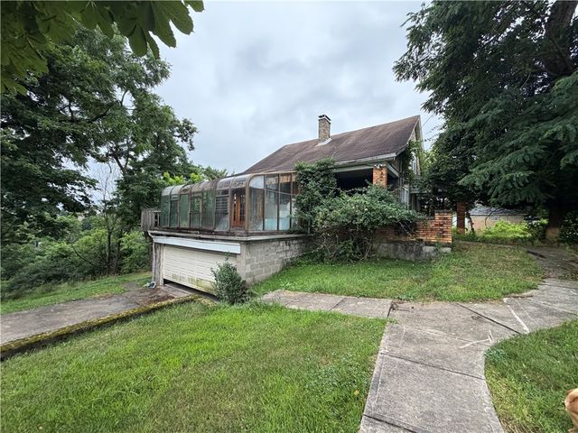 905 Ringgold St, Crafton Heights, PA 15220