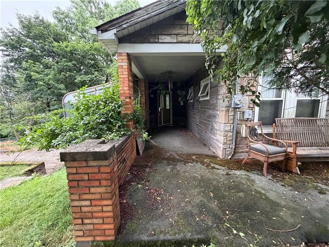 905 Ringgold St, Crafton Heights, PA 15220