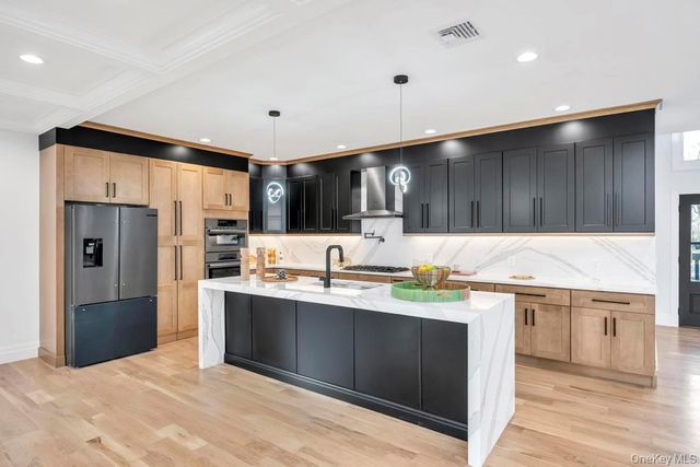 51 Stephen Drive, Plainview, NY 11803