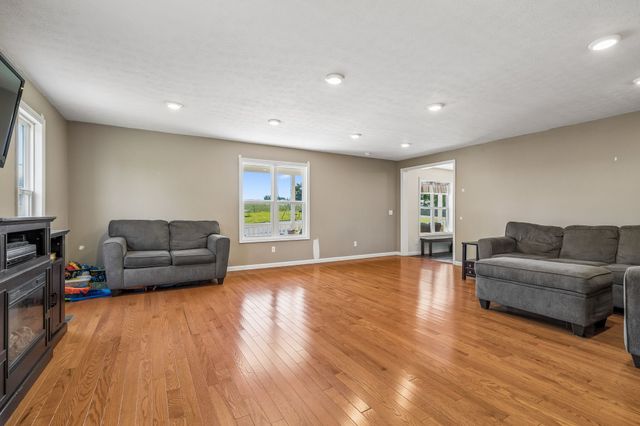 264 Lick Branch Rd, Lafayette, TN 37083