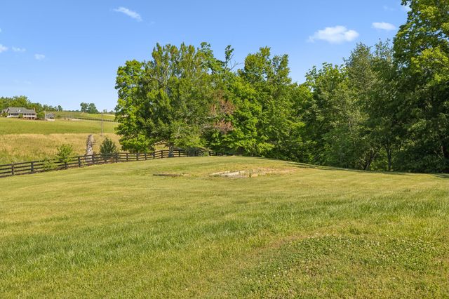 264 Lick Branch Rd, Lafayette, TN 37083