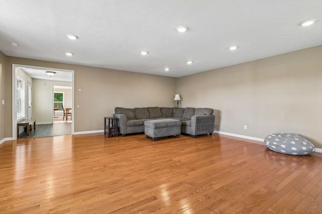 264 Lick Branch Rd, Lafayette, TN 37083