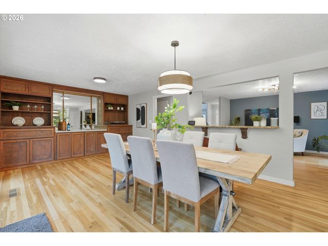 14400 Nw OAKHILLS Dr, Beaverton, OR 97006