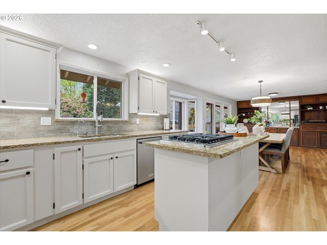 14400 Nw OAKHILLS Dr, Beaverton, OR 97006