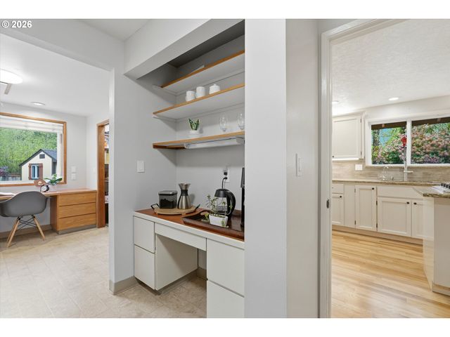 14400 Nw OAKHILLS Dr, Beaverton, OR 97006