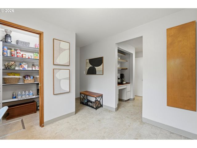 14400 Nw OAKHILLS Dr, Beaverton, OR 97006