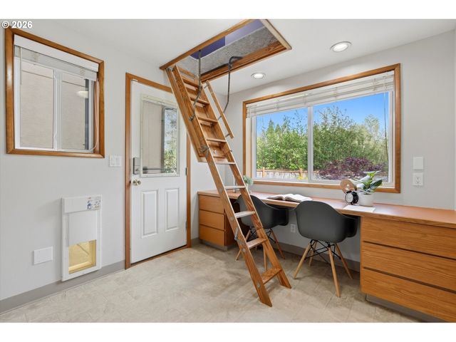 14400 Nw OAKHILLS Dr, Beaverton, OR 97006