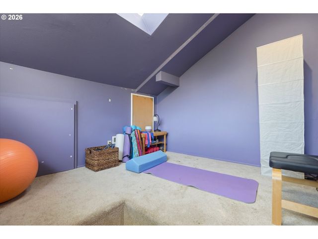 14400 Nw OAKHILLS Dr, Beaverton, OR 97006