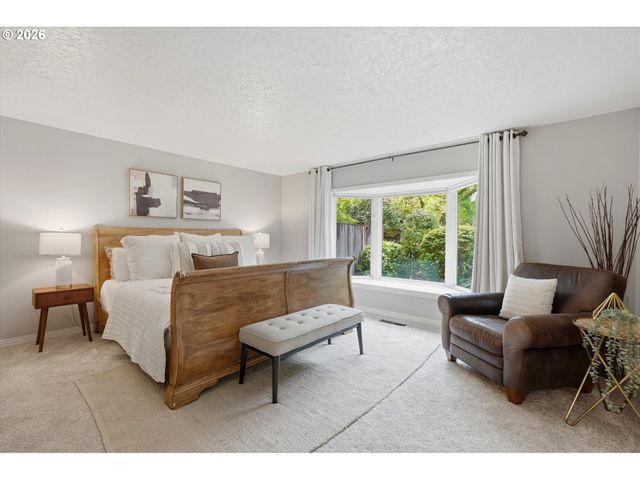 14400 Nw OAKHILLS Dr, Beaverton, OR 97006