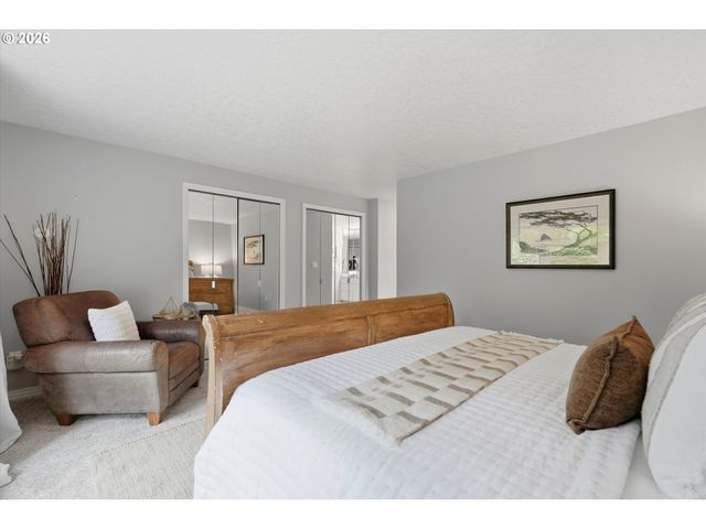 14400 Nw OAKHILLS Dr, Beaverton, OR 97006