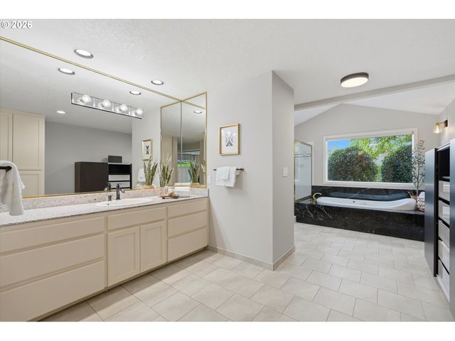 14400 Nw OAKHILLS Dr, Beaverton, OR 97006