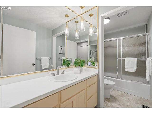 14400 Nw OAKHILLS Dr, Beaverton, OR 97006