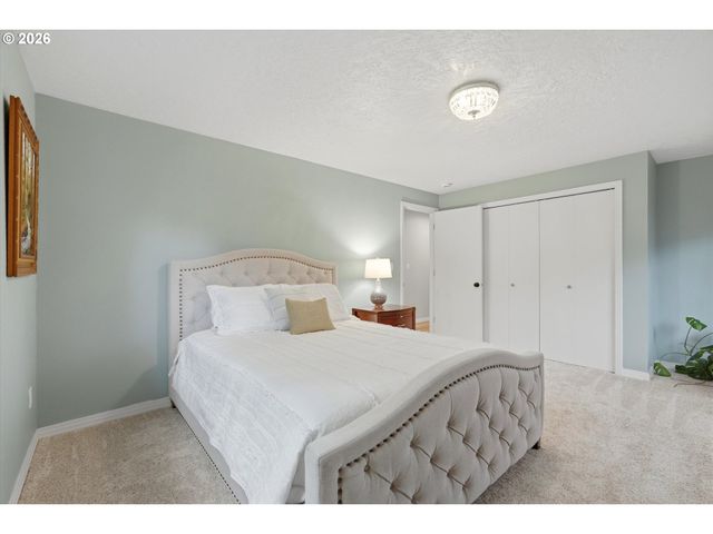 14400 Nw OAKHILLS Dr, Beaverton, OR 97006