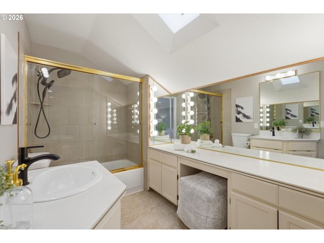 14400 Nw OAKHILLS Dr, Beaverton, OR 97006