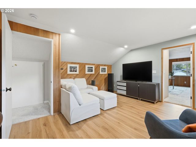 14400 Nw OAKHILLS Dr, Beaverton, OR 97006