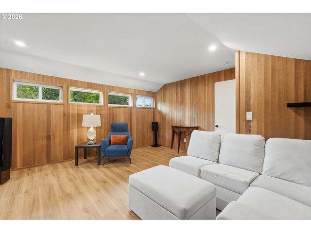 14400 Nw OAKHILLS Dr, Beaverton, OR 97006