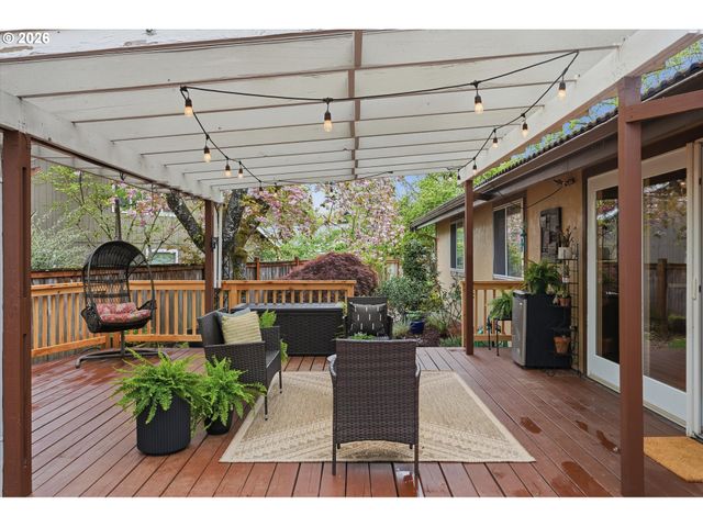 14400 Nw OAKHILLS Dr, Beaverton, OR 97006